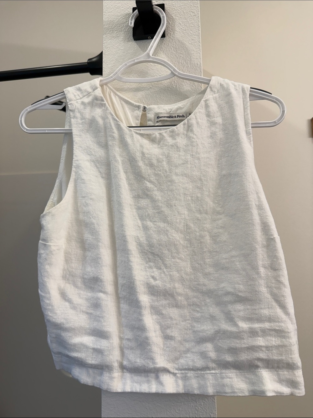 Abercrombie & Fitch White Sleeveless Linen-Blend Tank